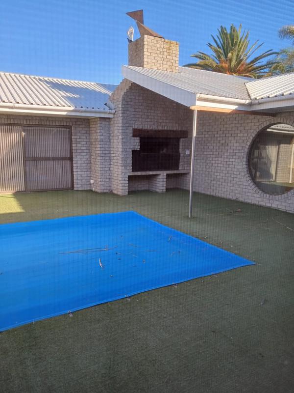 4 Bedroom Property for Sale in Lutzville Western Cape